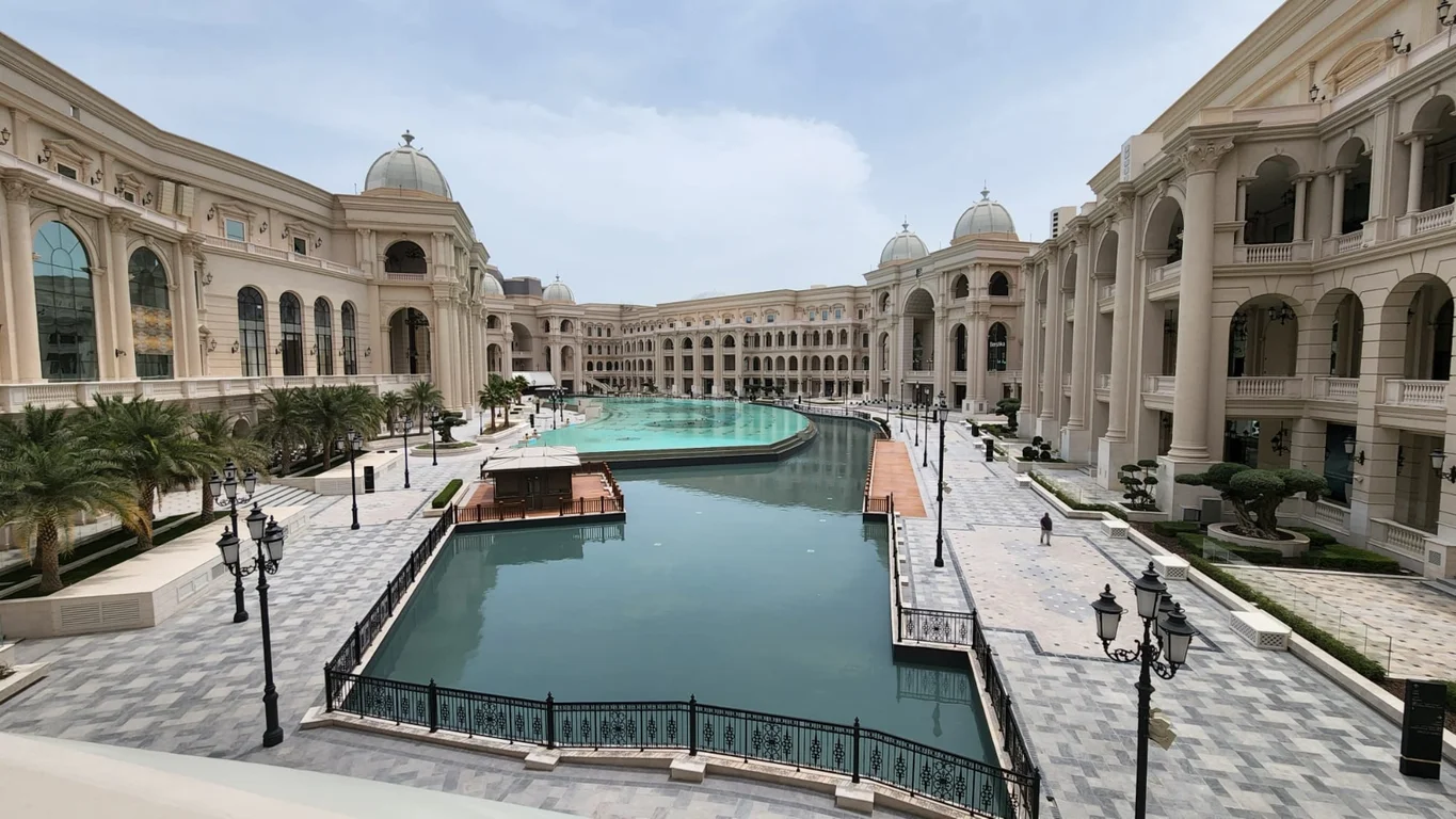 Place Vendome Mall is a new mall located in the city of Lusail